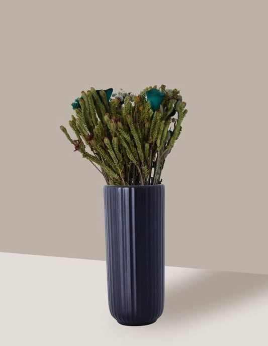 Arranjo flores secas azuis com Vaso de Cerâmica